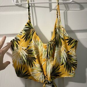 🚨5 for $25 NWT Tropical Yellow Leaf Print Women's Top